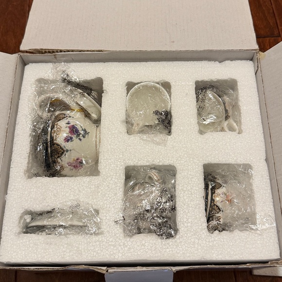 Biltmore Miniature Porcelain Tea Set - Picture 3 of 8